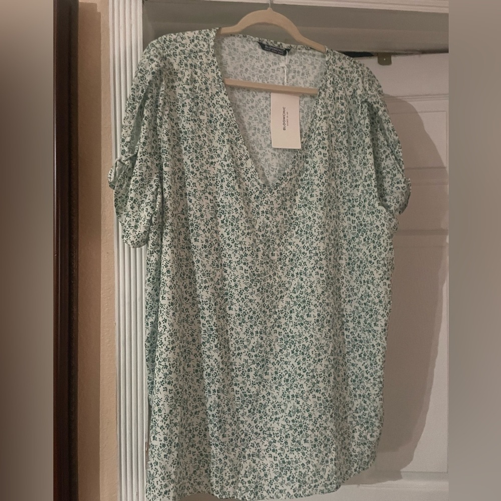 NWT Ditzy flower top size 18/20  BC 118 🪻🌹🌸